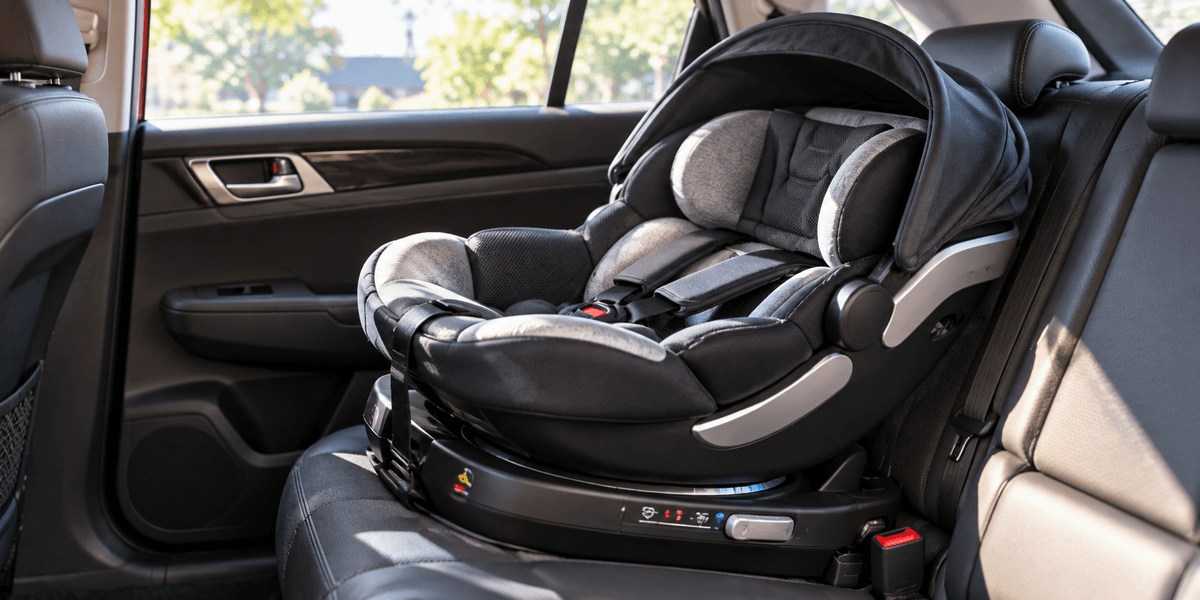 アップリカ フラディアプラス シルバーブラック(ISOFIX・回転式ベッド型・R129・新生児〜4歳頃)